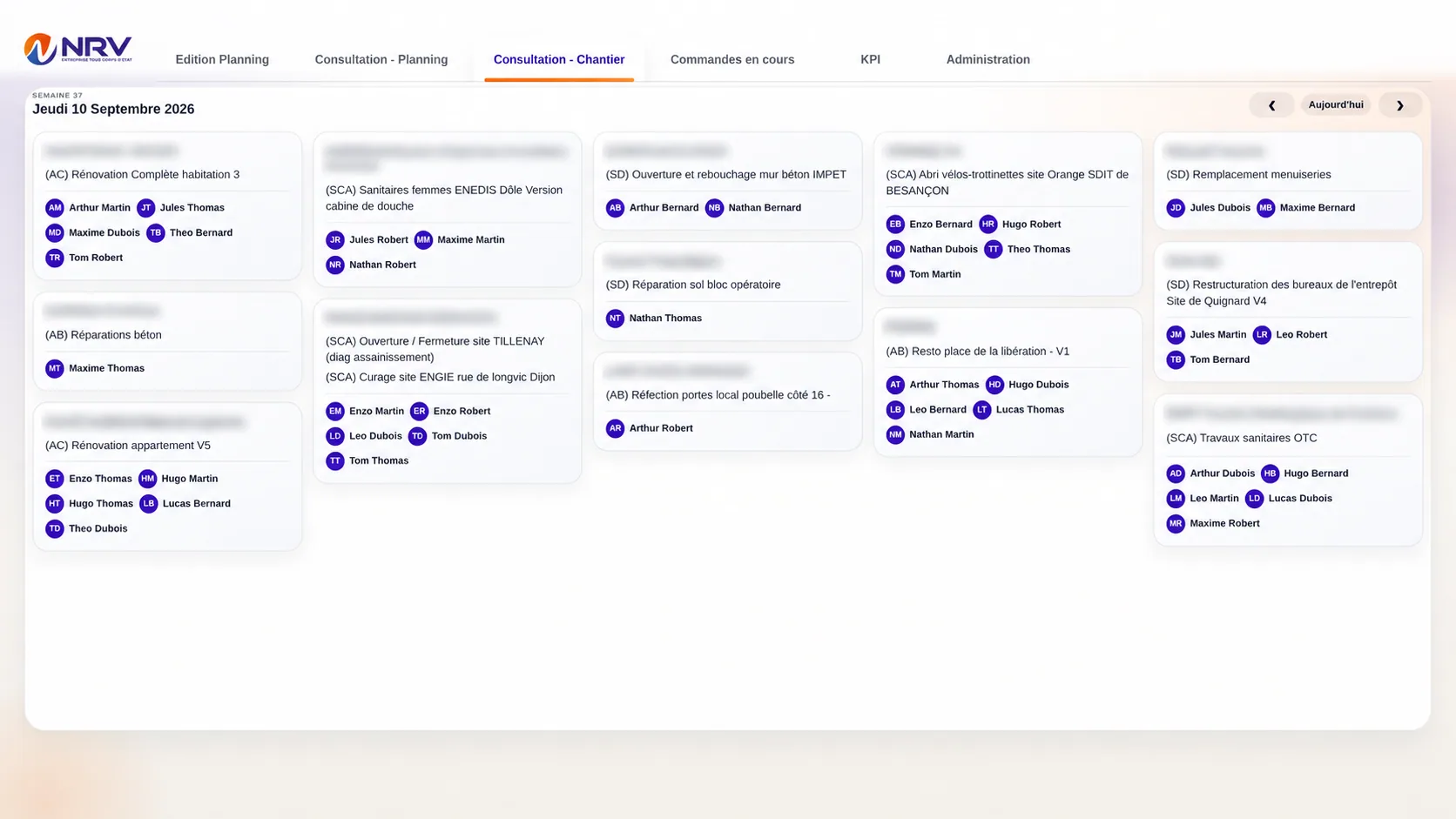 Vue de planning à la journée de NRV-Planif avec les noms des clients floutés